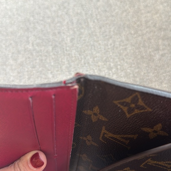 Louis Vuitton Wallet - Picture 5 of 5